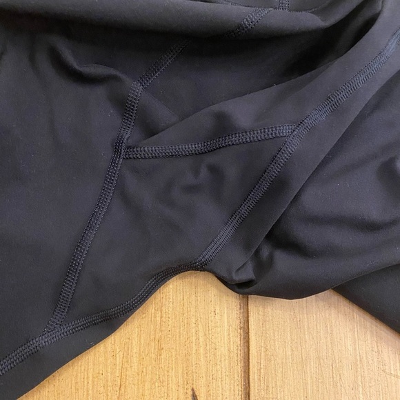 Uniqlo Women’s Black Legging Athletic Wear Exercise Crop medium - Picture 5 of 11